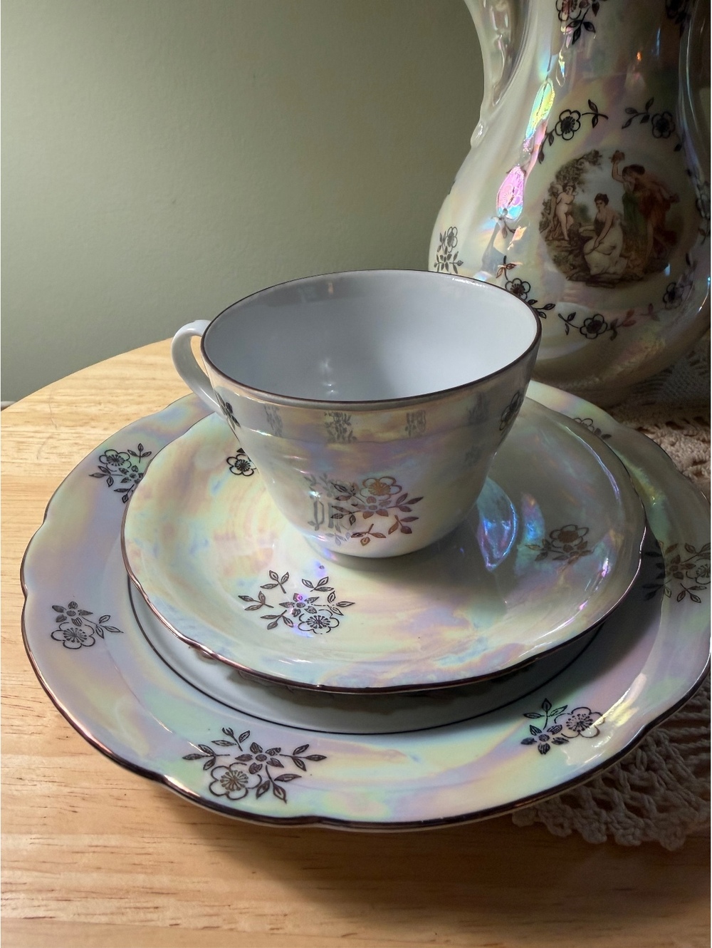 Vintage Kahla Porcelain 'Madonna' Lusterware Tea Set with Neoclassical Design - Picture 5 of 9